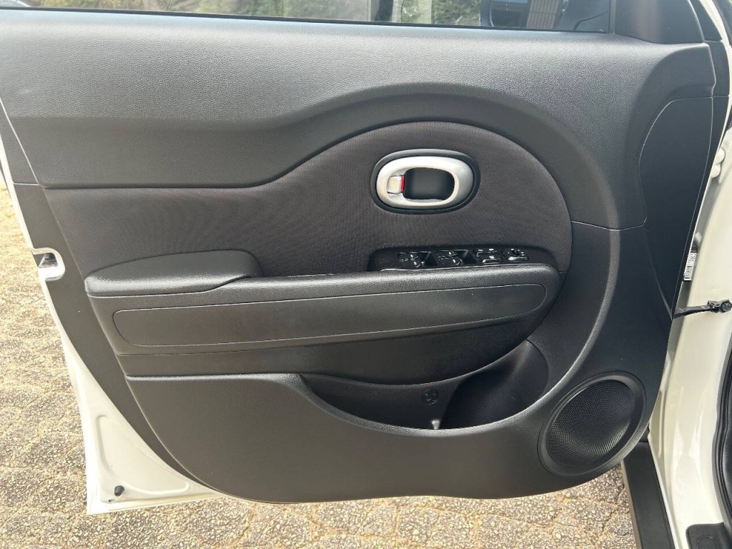 2016 Kia Soul Image 6