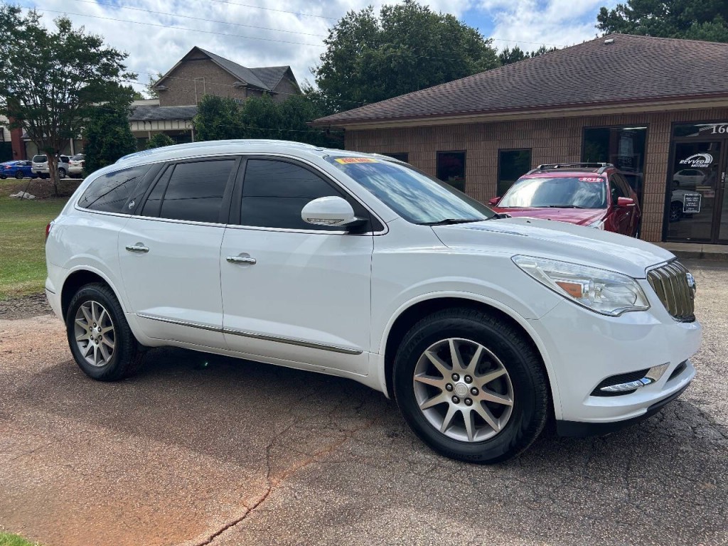 2017 Buick Enclave Image 2