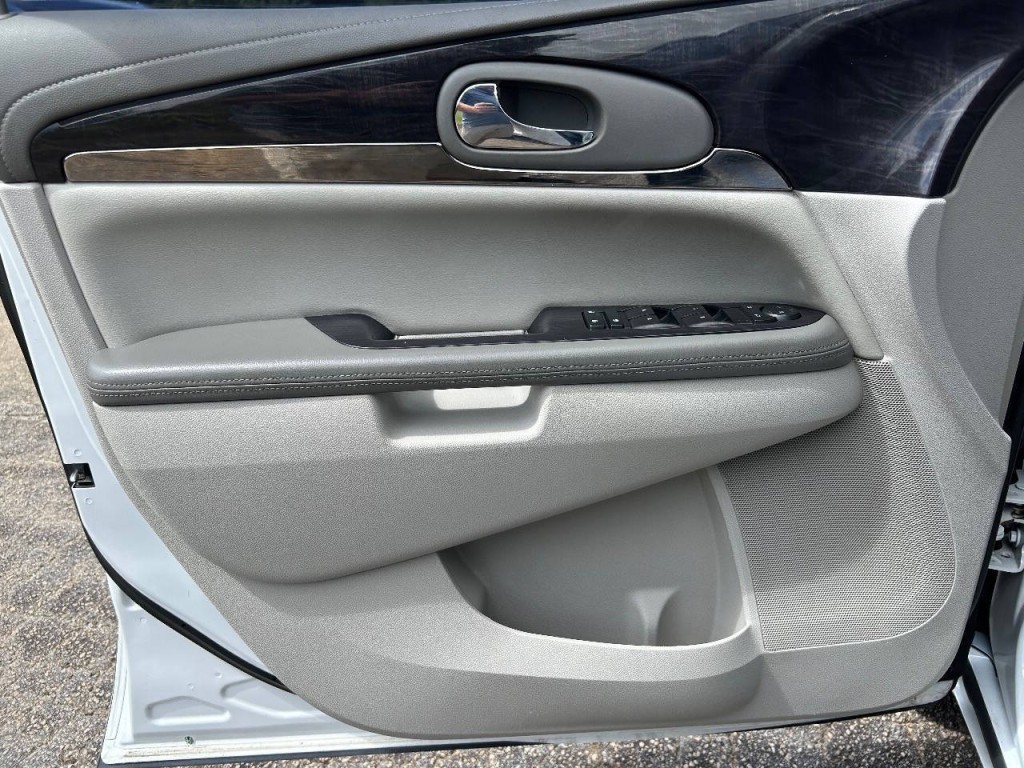 2017 Buick Enclave Image 6