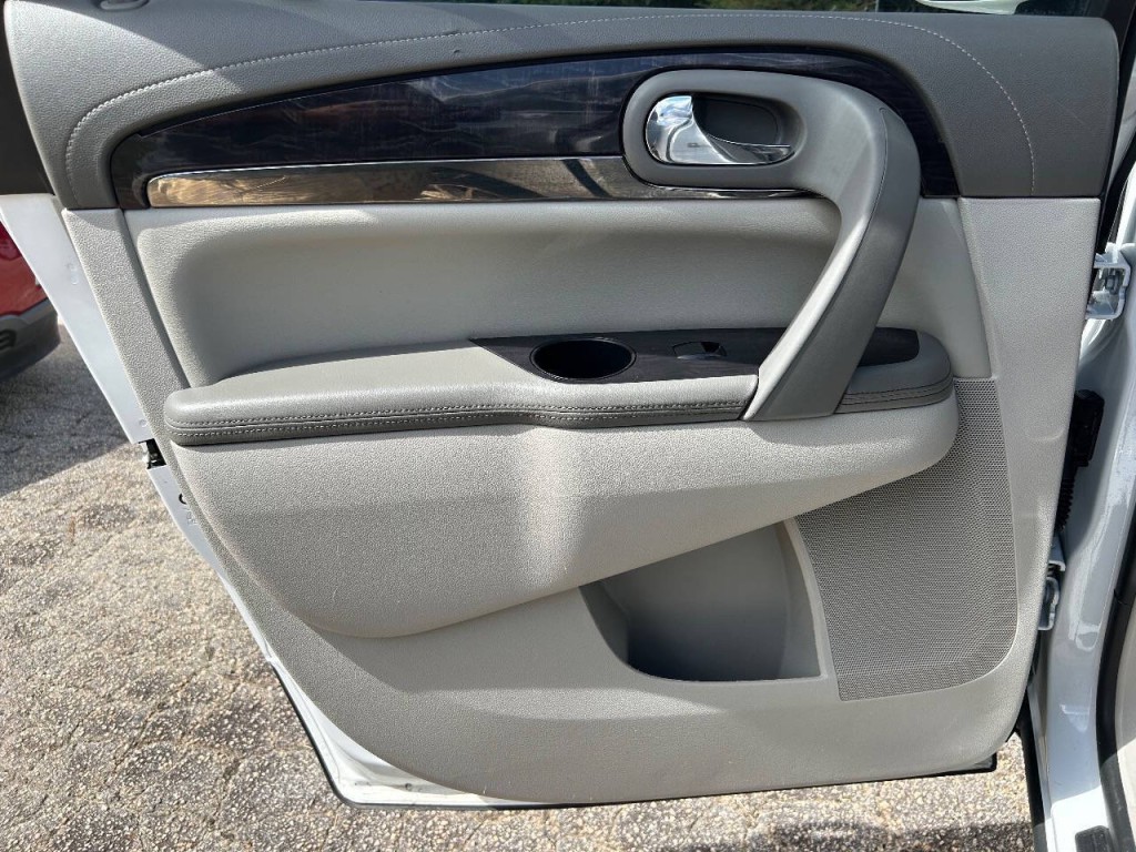 2017 Buick Enclave Image 10