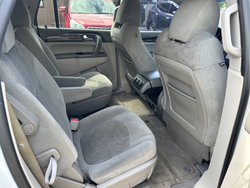2017 Buick Enclave Image 11