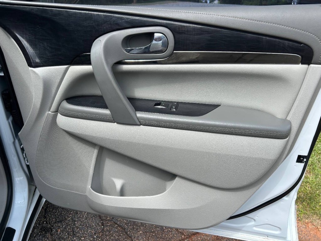 2017 Buick Enclave Image 12