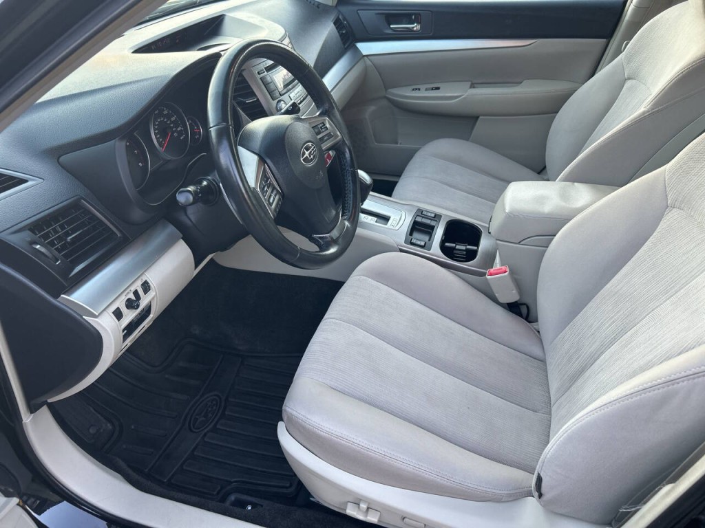 2013 Subaru Legacy Image 5