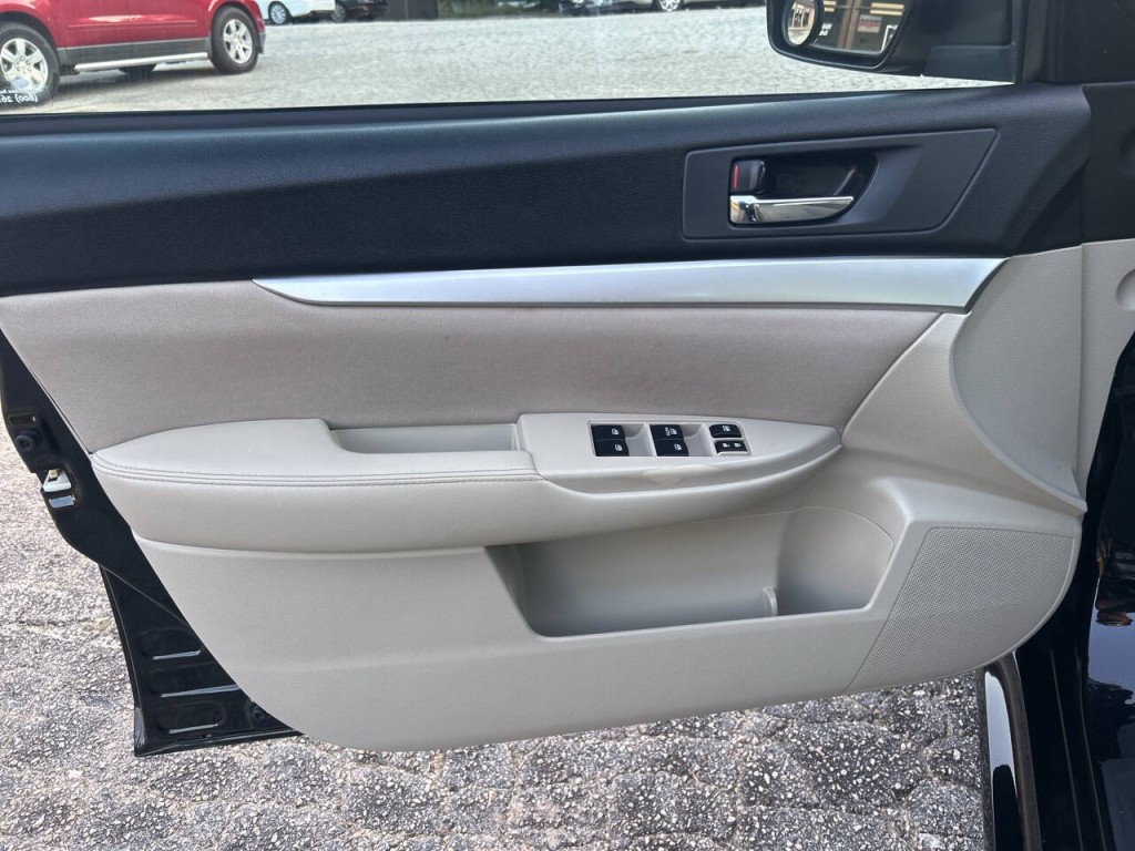 2013 Subaru Legacy Image 6