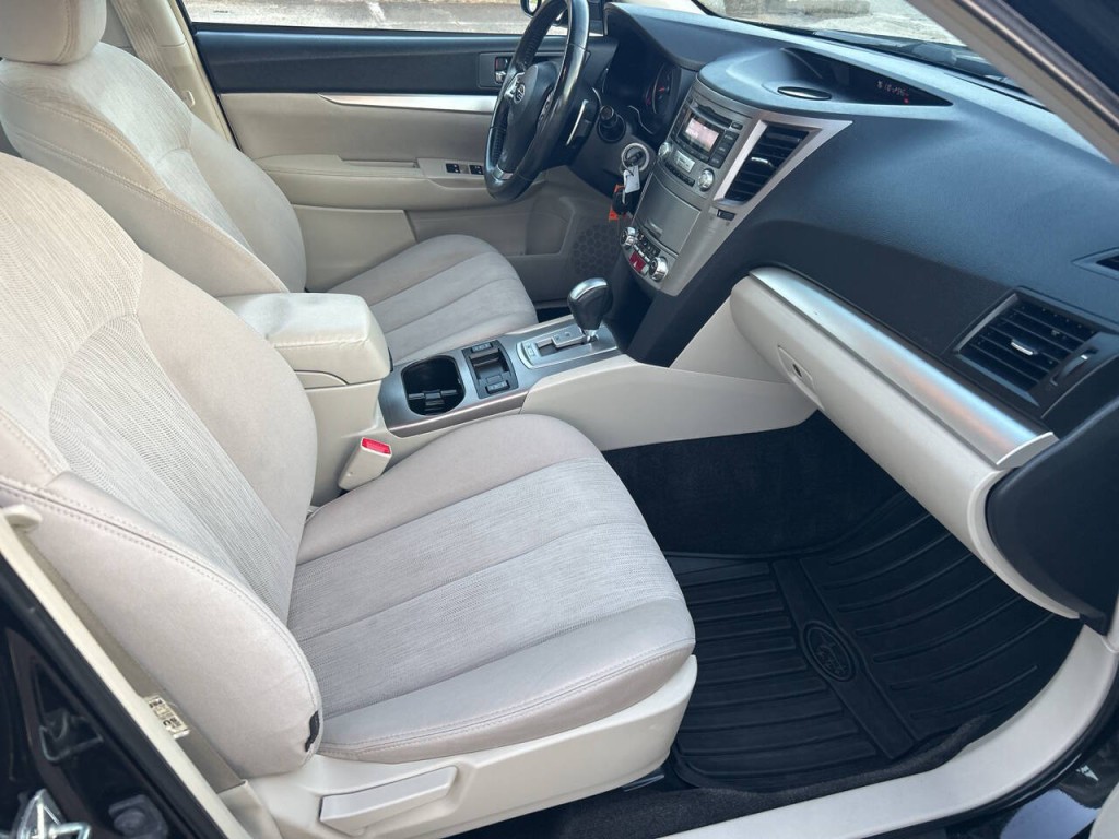 2013 Subaru Legacy Image 7