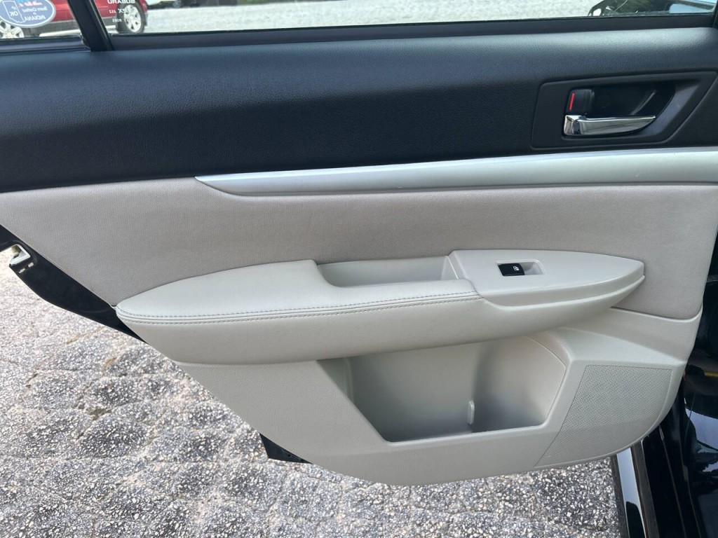 2013 Subaru Legacy Image 10