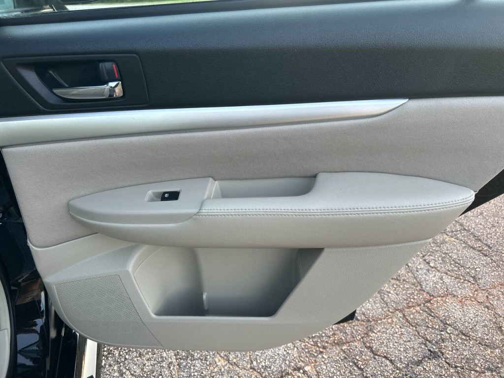 2013 Subaru Legacy Image 12