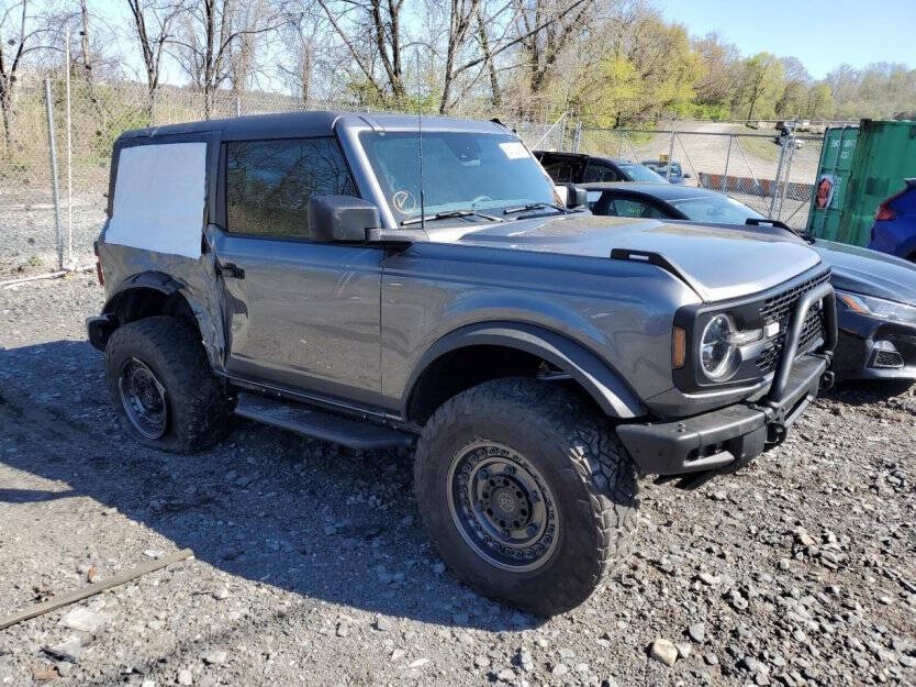 2022 Ford Bronco Image 1