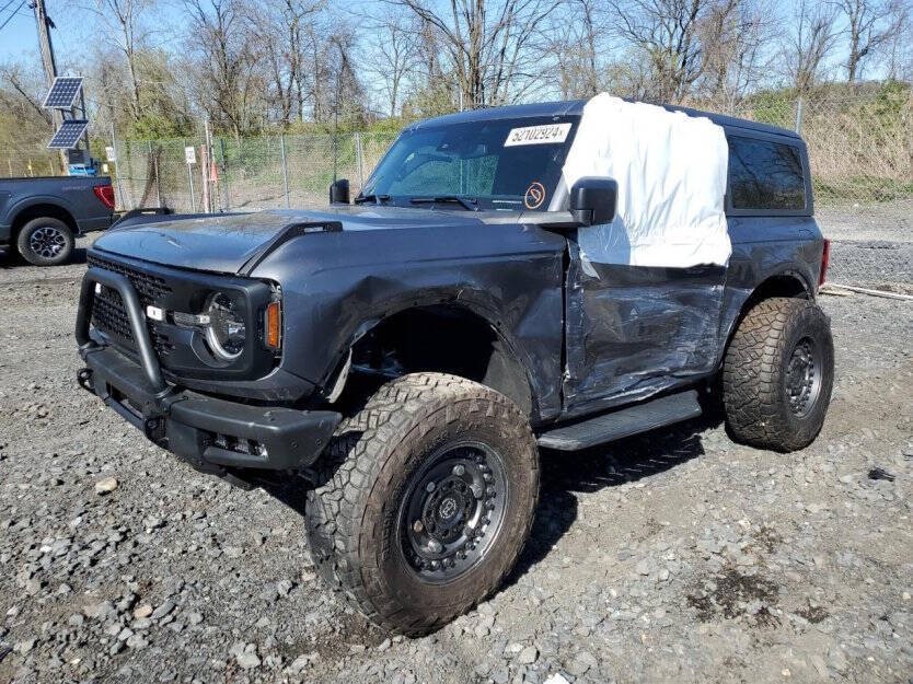 2022 Ford Bronco Image 2