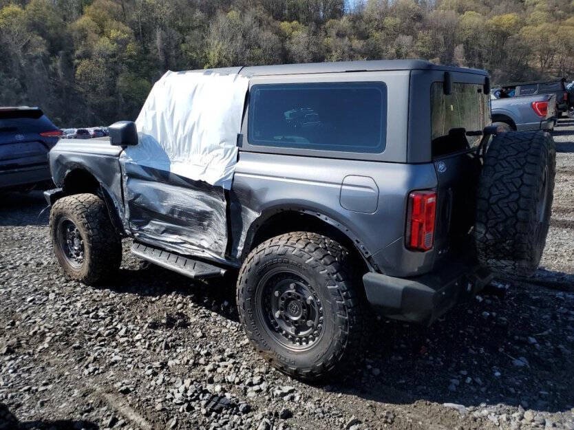 2022 Ford Bronco Image 3