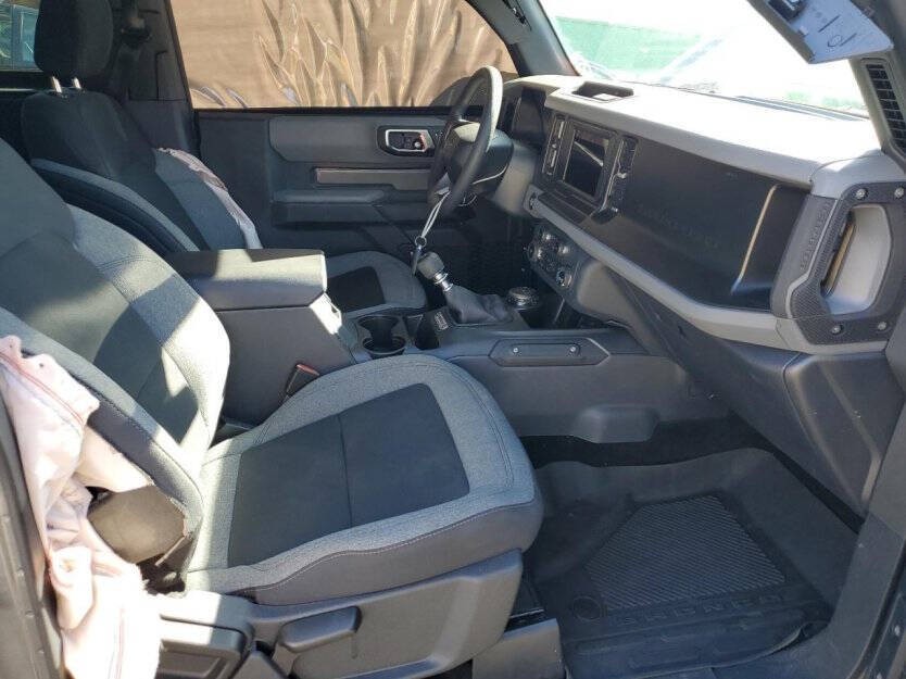 2022 Ford Bronco Image 5