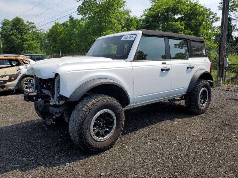 2021 Ford Bronco Image 2