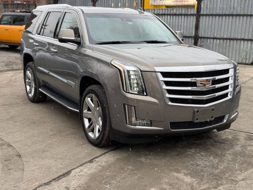 2018 Cadillac Escalade Image 1