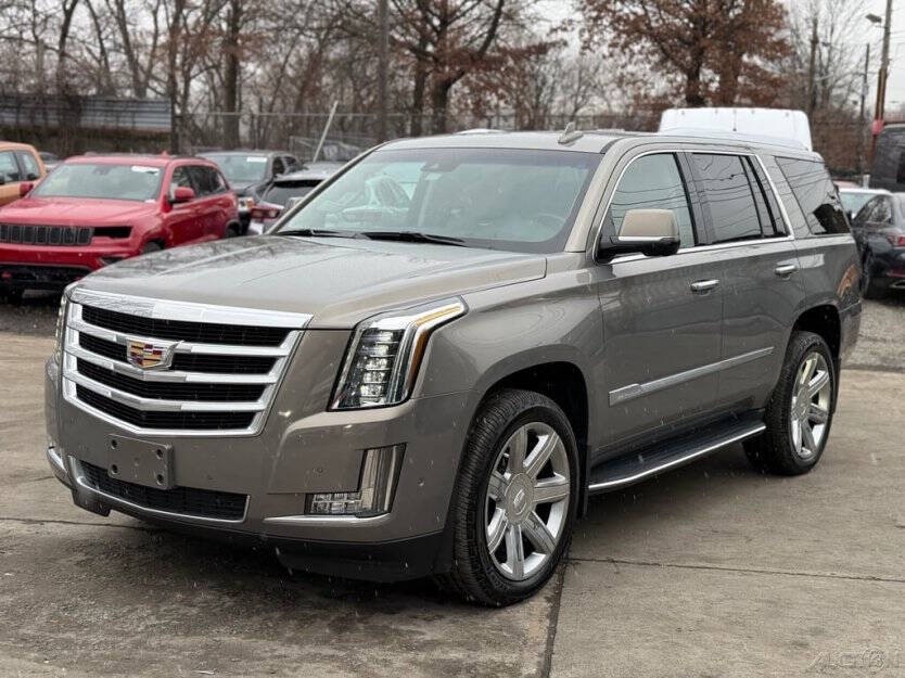 2018 Cadillac Escalade Image 2