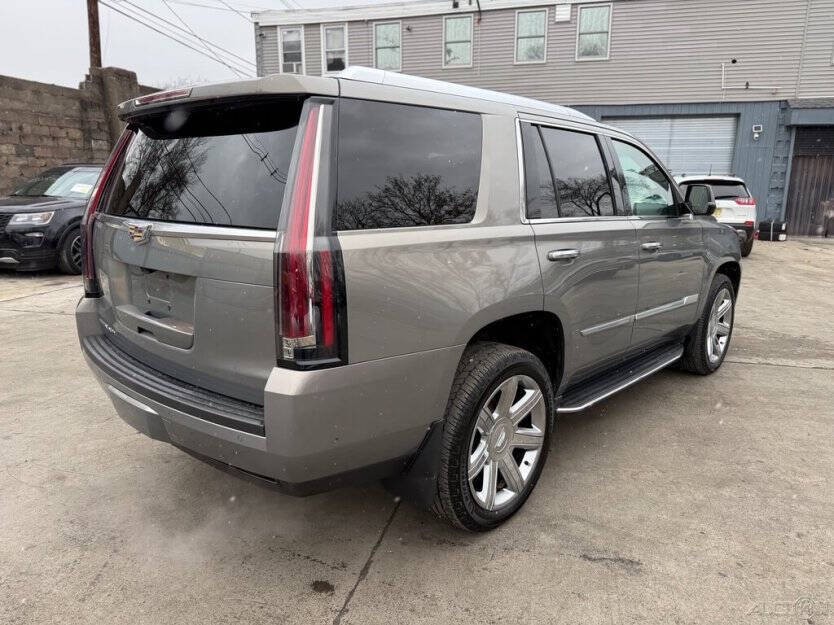 2018 Cadillac Escalade Image 3