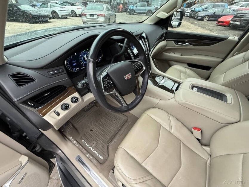 2018 Cadillac Escalade Image 5