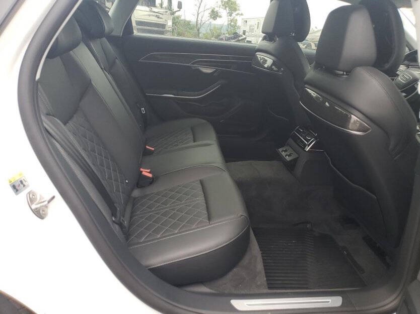 2023 Audi S8 Image 7