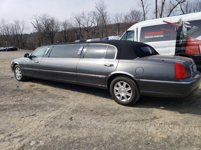 2007 Lincoln Town Car Image 3