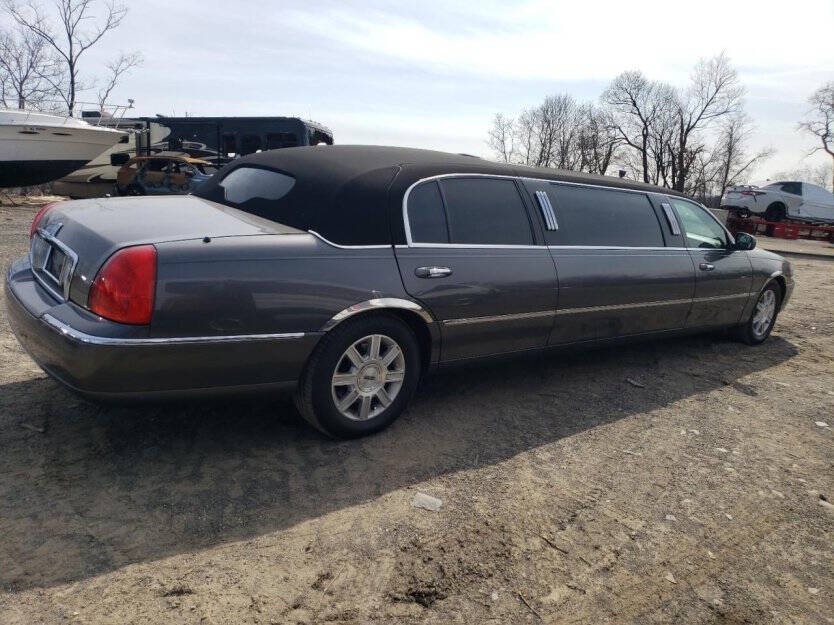 2007 Lincoln Town Car Image 4