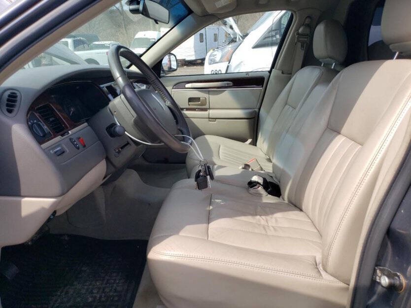 2007 Lincoln Town Car Image 5