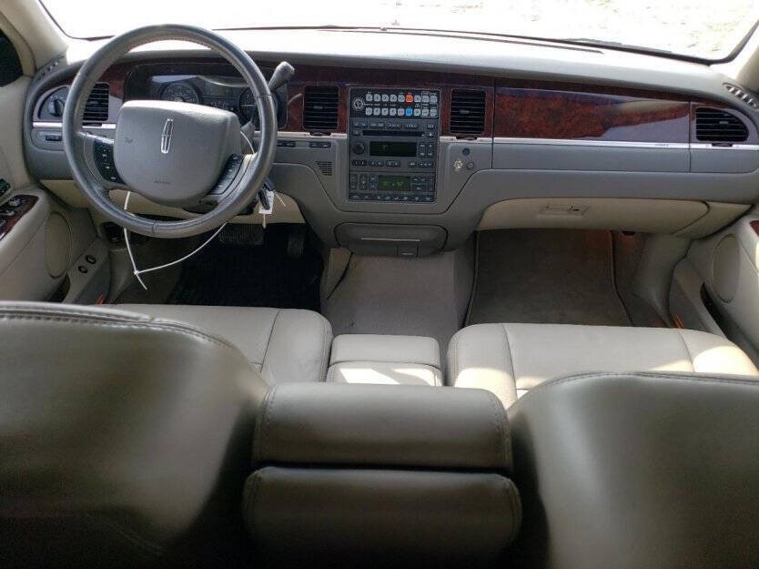 2007 Lincoln Town Car Image 7