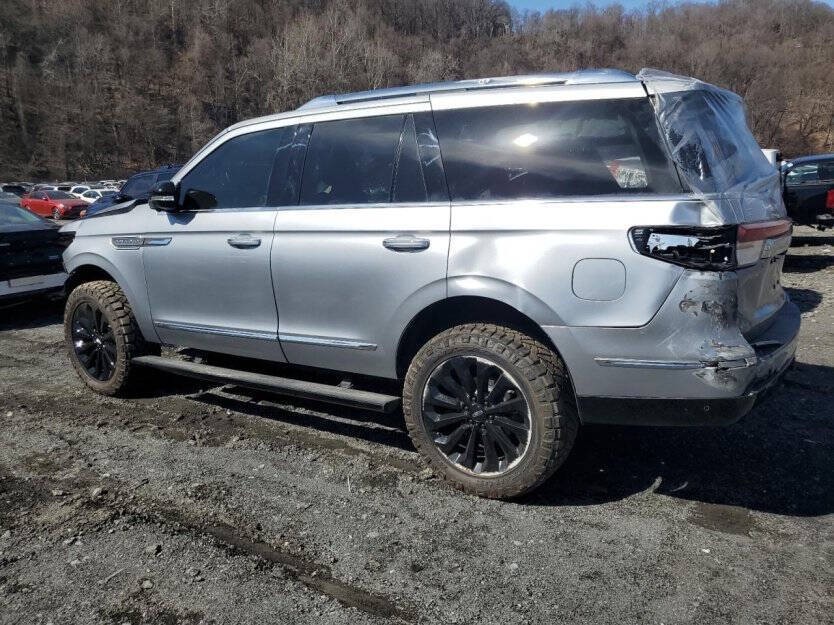 2024 Lincoln Navigator Image 3
