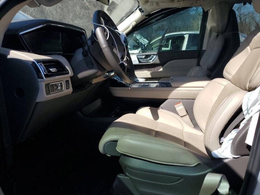 2024 Lincoln Navigator Image 5
