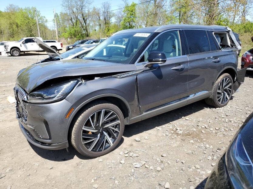 2025 Lincoln Aviator Image 2