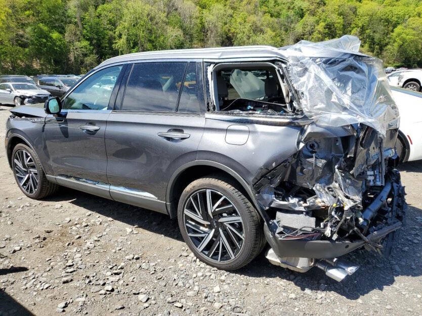 2025 Lincoln Aviator Image 3