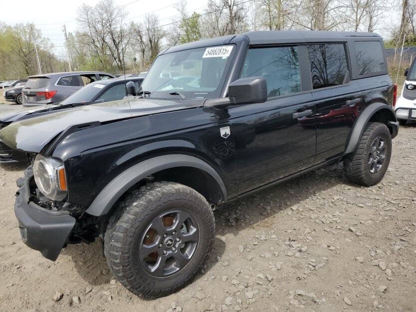 2023 Ford Bronco Image 2