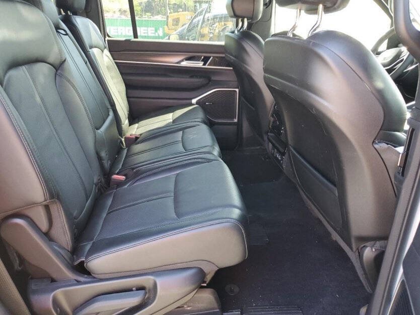 2024 Jeep Wagoneer L Image 9