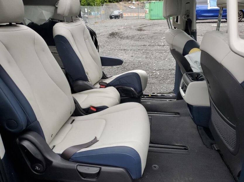 2025 Kia Carnival Hybrid Image 9