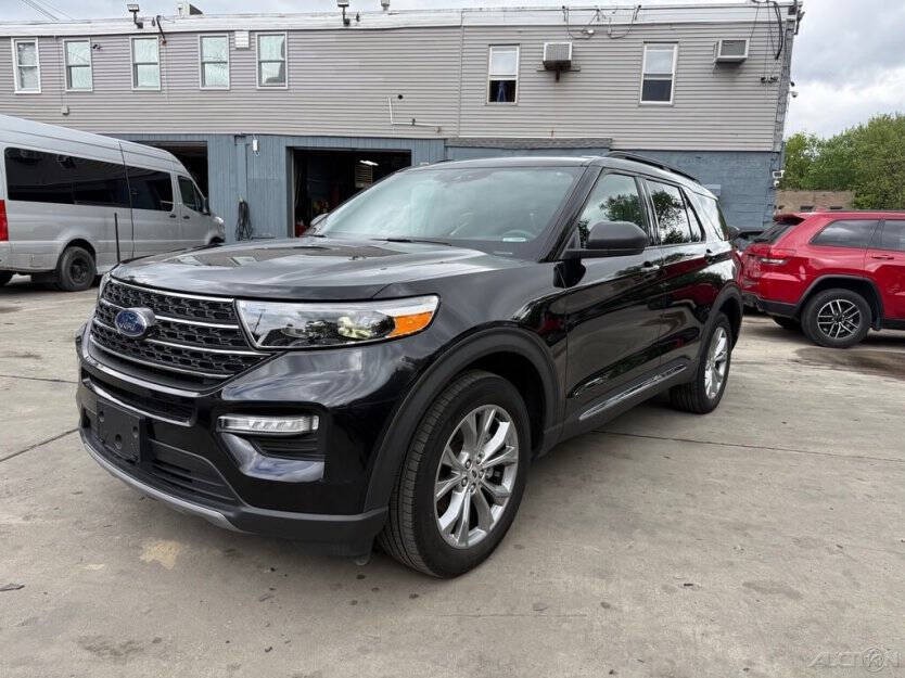 2020 Ford Explorer Image 2