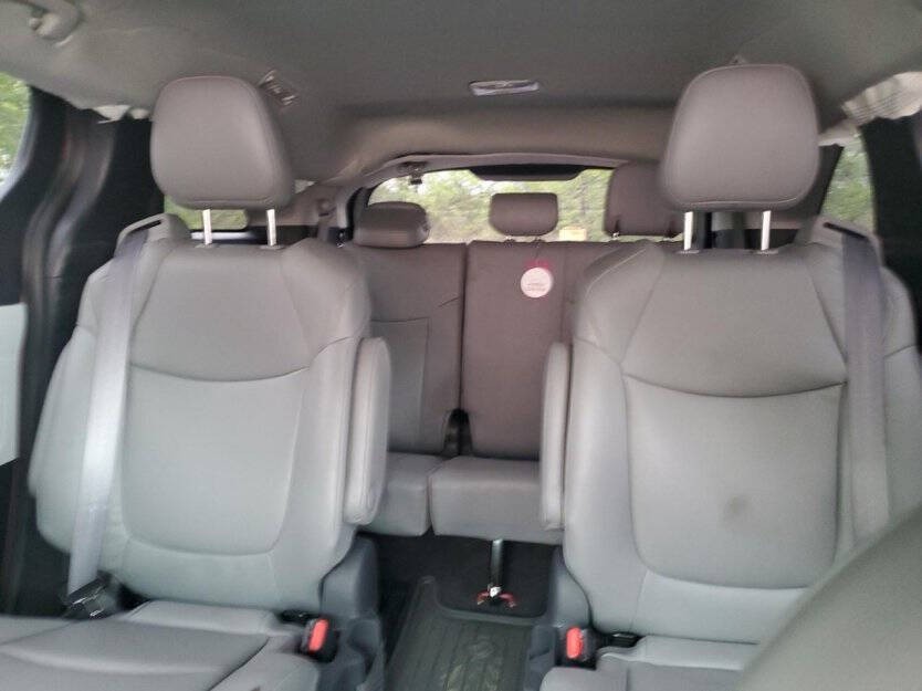 2025 Toyota Sienna Image 7