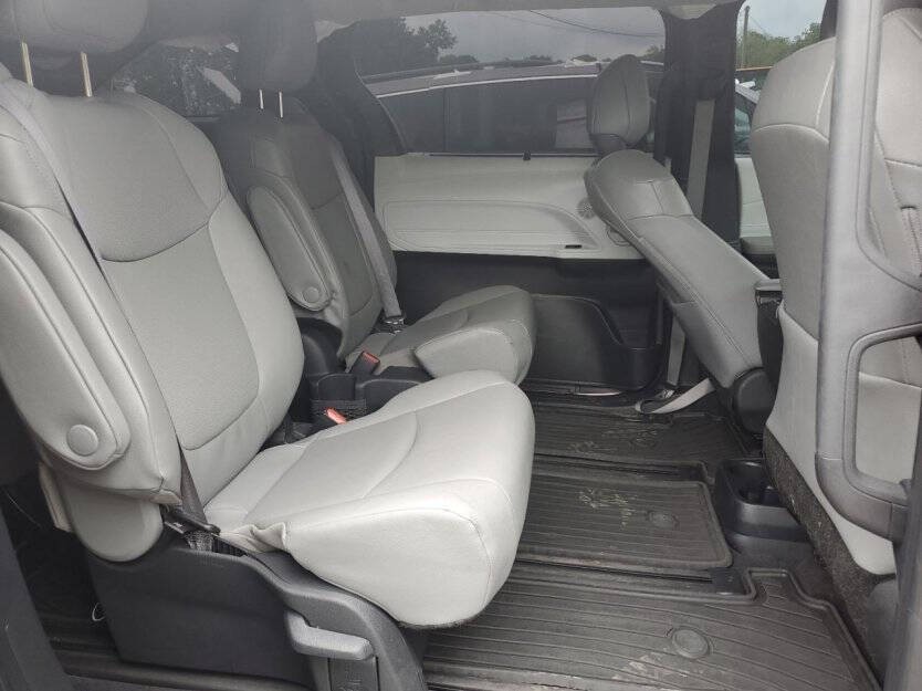 2025 Toyota Sienna Image 9