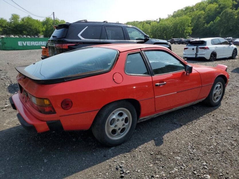 1987 Porsche 924 Image 4
