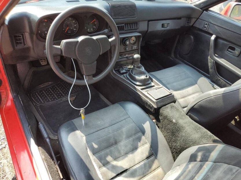 1987 Porsche 924 Image 7
