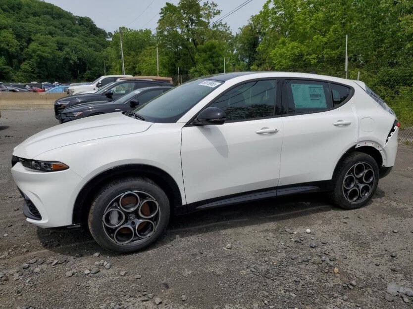 2025 Alfa Romeo Tonale Hybrid Image 2