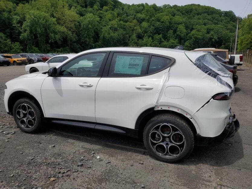 2025 Alfa Romeo Tonale Hybrid Image 3