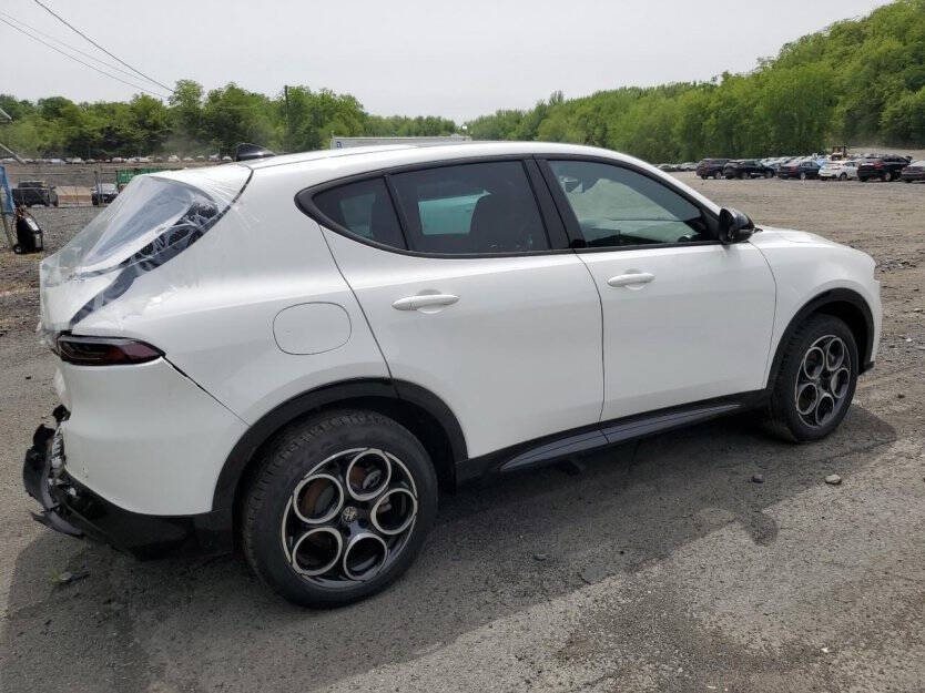 2025 Alfa Romeo Tonale Hybrid Image 4