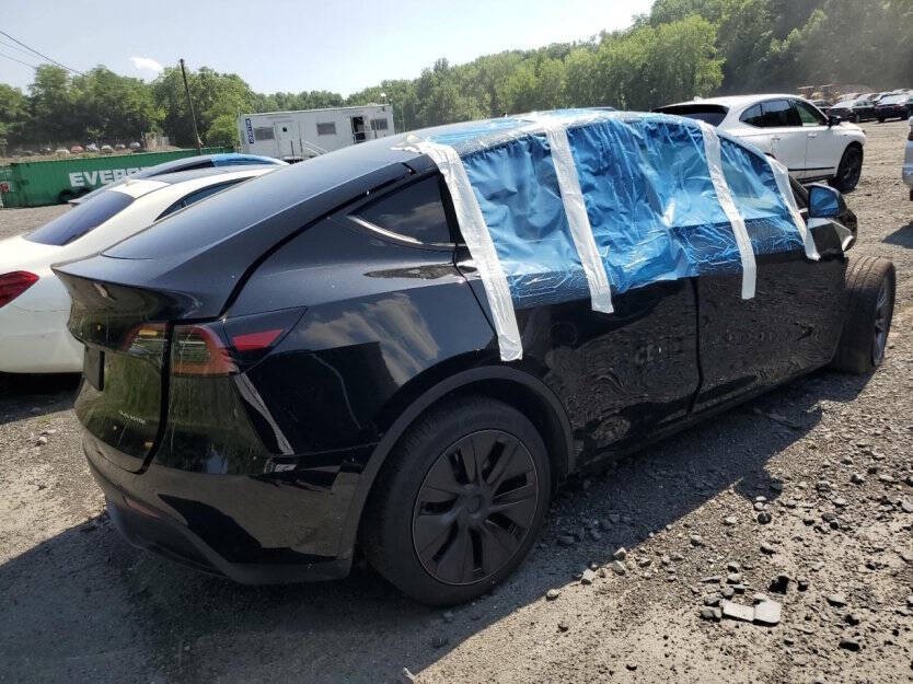 2025 Tesla Model Y Image 5