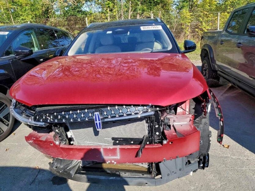 2025 Lincoln Nautilus Hybrid Image 2