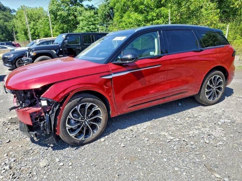 2025 Lincoln Nautilus Hybrid Image 3