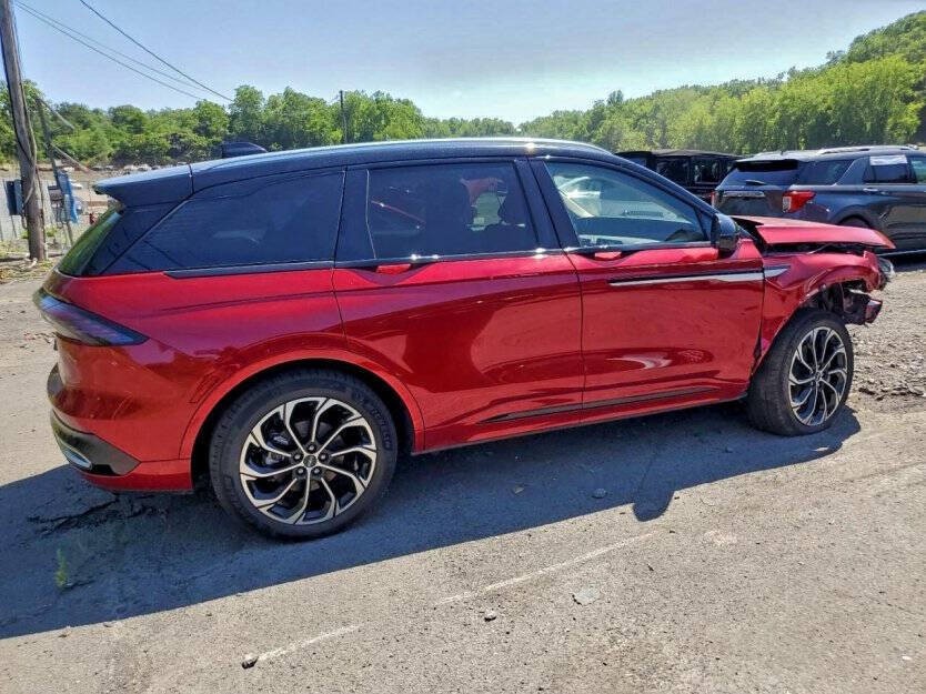 2025 Lincoln Nautilus Hybrid Image 5