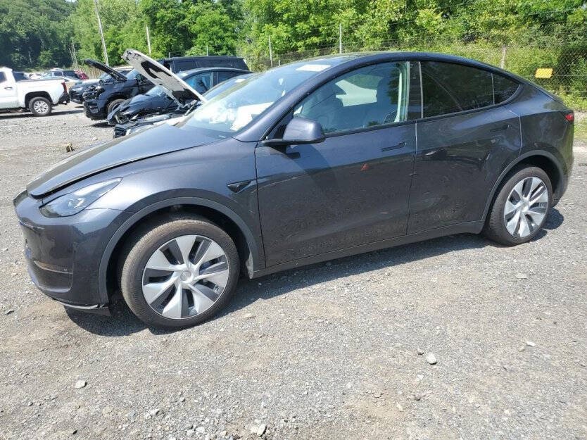 2024 Tesla Model Y Image 3