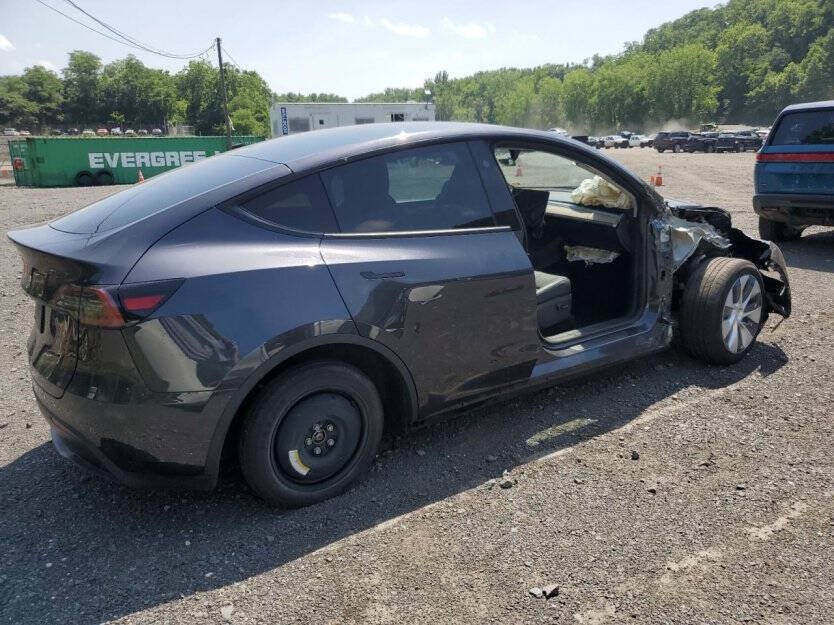 2024 Tesla Model Y Image 5