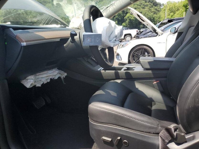 2024 Tesla Model Y Image 6