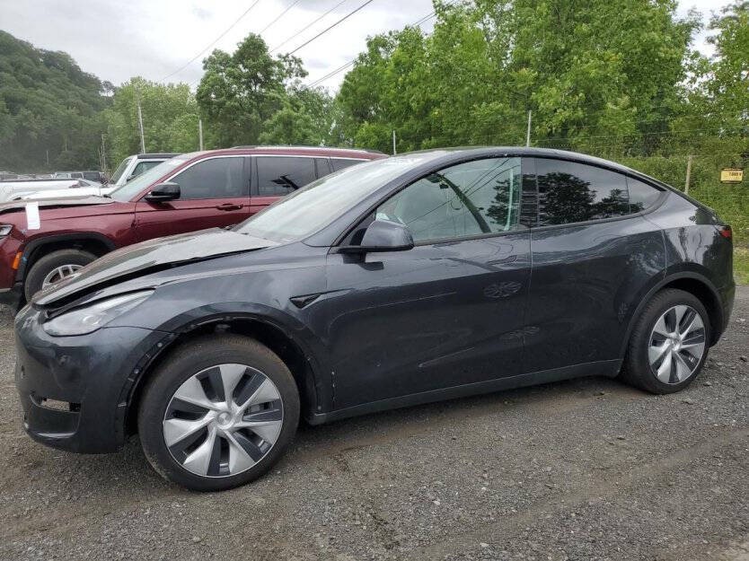 2024 Tesla Model Y Image 3