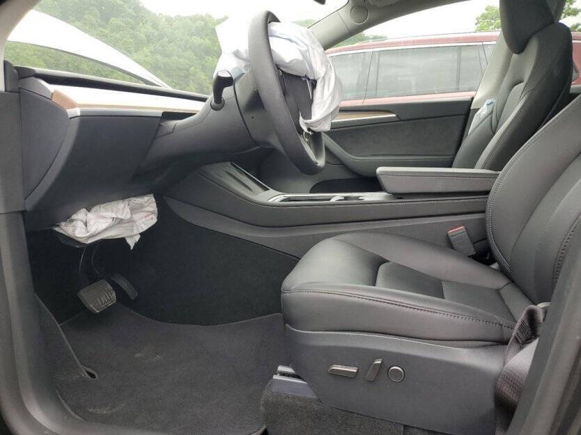 2024 Tesla Model Y Image 6