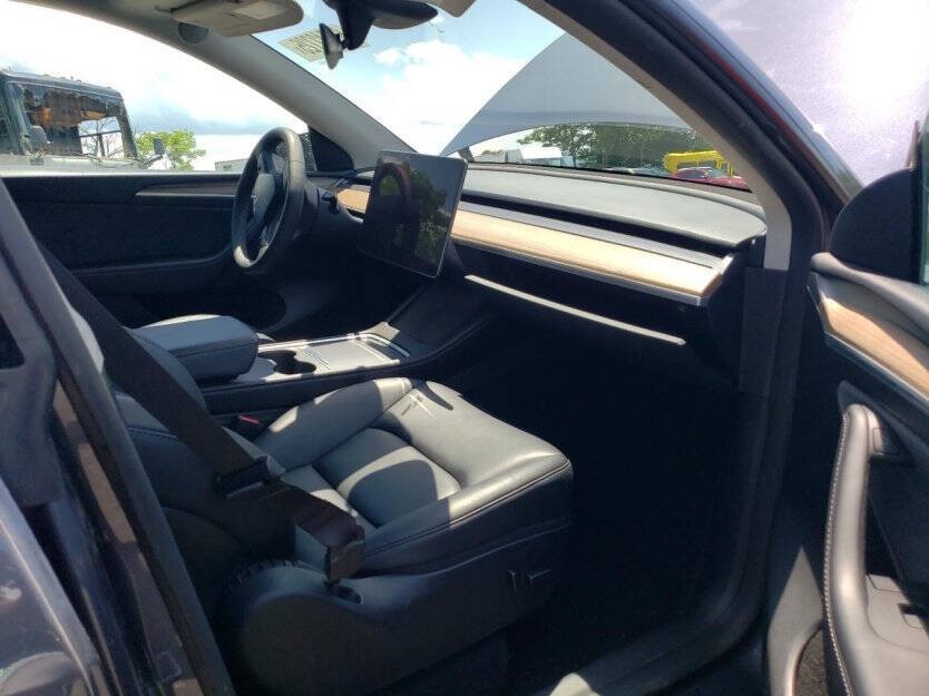 2023 Tesla Model Y Image 7